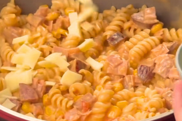 Receita de macarrão cremoso em 10 minutos